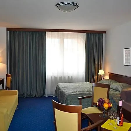 Diana Hotel Piest'any