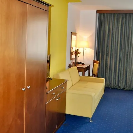 Hotel Diana Piest'any