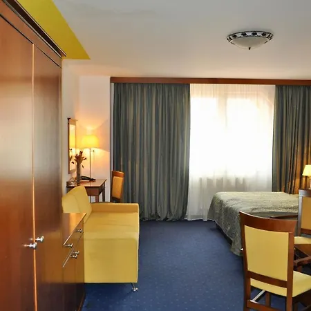 Hotel Diana Piest'any