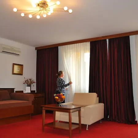 Hotel Diana Piest'any